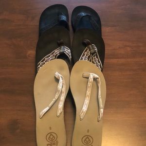 Reef sandal bundle of 3. Good condition. Size 8
